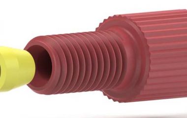 Почему в некоторых случаях предпочтительнее использовать керамические феррулы в разъемах?