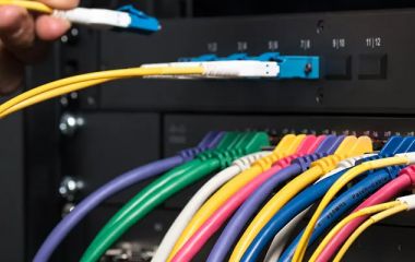 Сравнение методов мультиплексирования: CWDM vs. DWDM с точки зрения стоимости и сложности