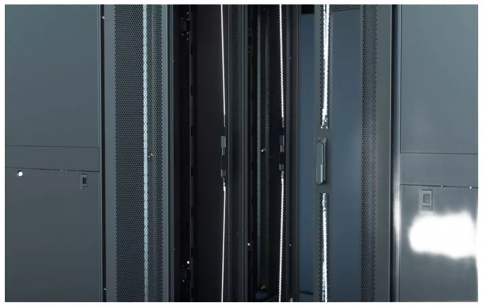 Шкаф телеком. напольный серверный ЦОД 19",47U(600x1000) , ШТ-НП-СЦД-47U-600-1000-П2П передняя дверь перфорированная,задняя перф.двойная. RAL9005