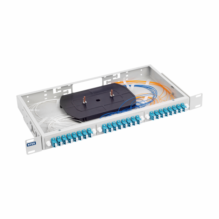 Разветвитель NTSS PREMIUM сплавной 24*1x2 (60/40) оконцованный LC/UPC 9/125, буфер 0.9мм 1310/1550 установлен в 19" 1U кросс