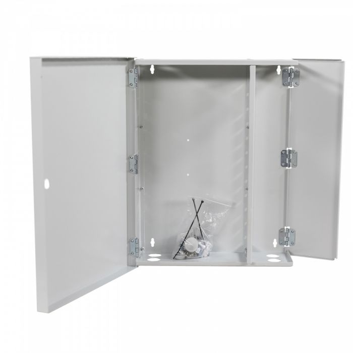 Кросс NTSS оптический настенный, укомплектованный, 64 порта LC/UPC duplex, 50/125мкм ОМ4 (планки, сплайс-кассета 4шт, пигтейлы, КДЗС, адаптеры) серый RAL 7035