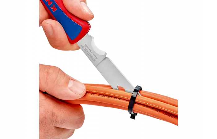 KN-8701150 COBRA® клещи переставные, зев 32 мм, длина 150 мм, фосфатированные, обливные ручки