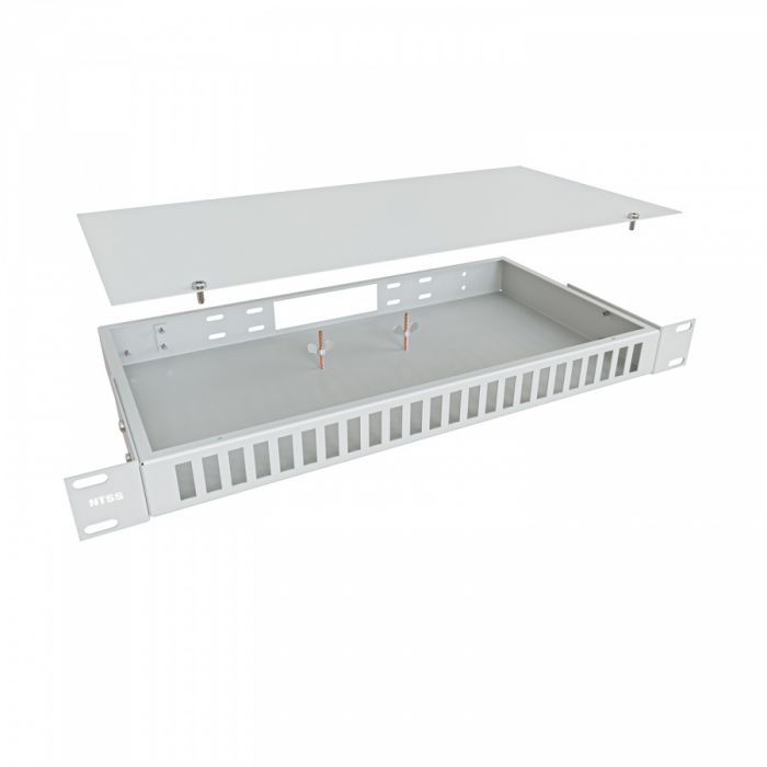 Кросс NTSS оптический 19'' укомплектованный 1U, 24 порта SC/UPC duplex, 50/125 мкм (сплошная панель, сплайс-кассета 2шт, пигтейлы, КДЗС, адаптеры) серый RAL 7035