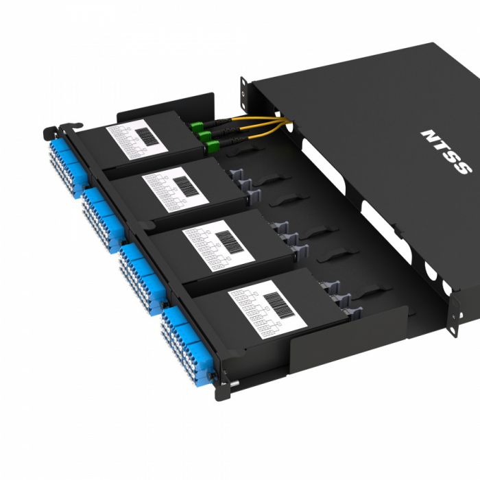 Кросс распределительный стоечный выдвижной 19” NTSS STANDART 1U, 4 кассеты MPO, черный