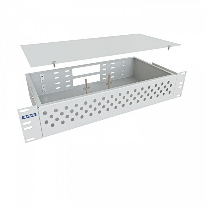 Кросс NTSS оптический 19'' укомплектованный 2U, 64 порта ST/UPC, 50/125 мкм ОМ3 (сплошная панель, сплайс-кассета 2шт, пигтейлы, КДЗС, адаптеры) серый RAL 7035