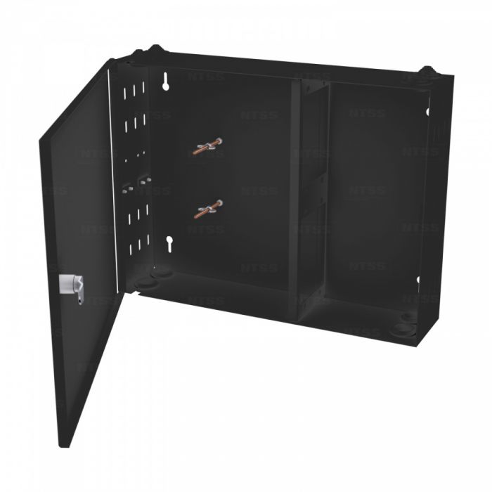  Кросс NTSS оптический настенный частично укомплектованный 24/32 порта SC (планка SC-4шт, планка-заглушка-1шт, сплайс-кассета-1шт) черный RAL 9005